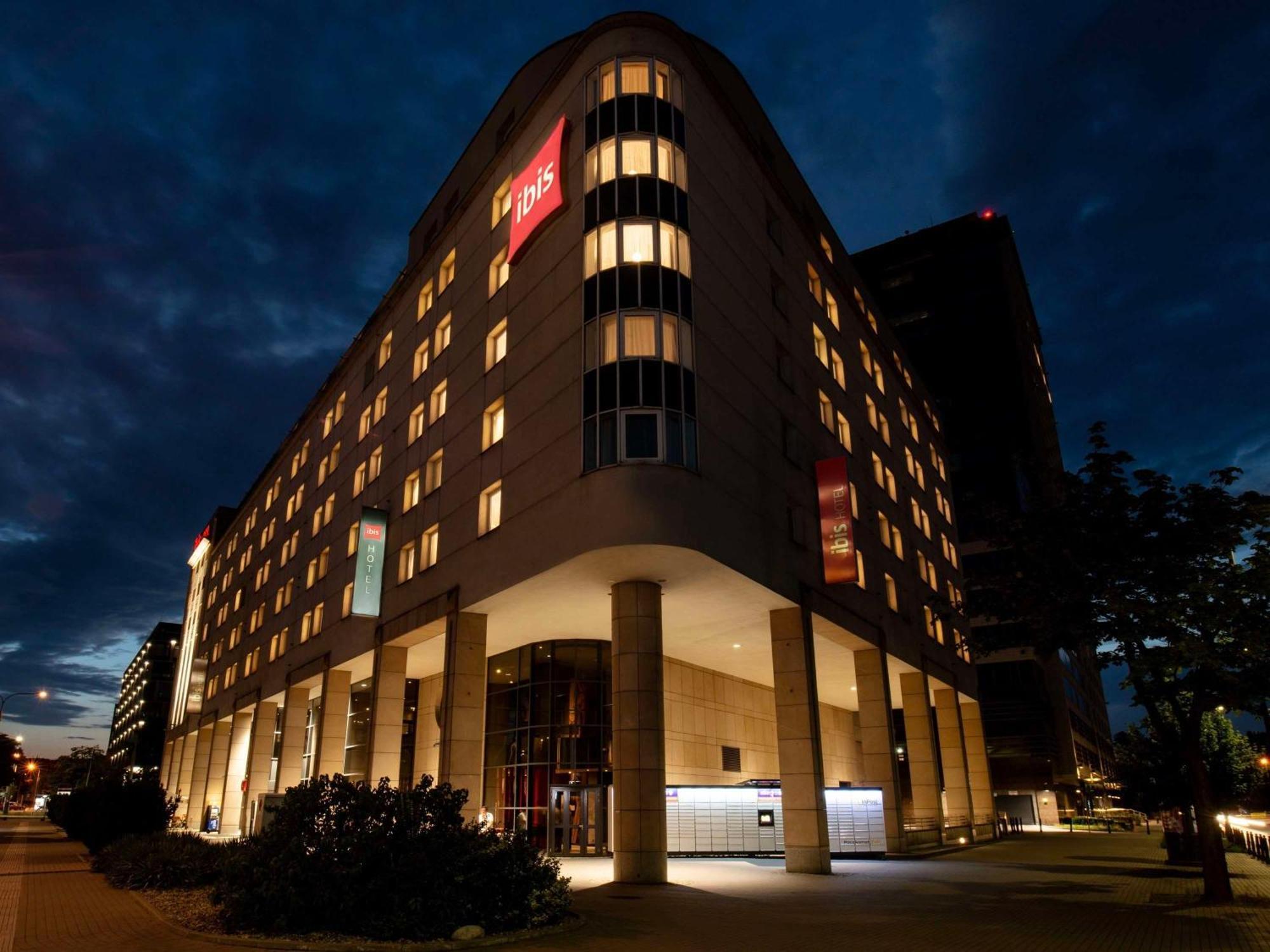 Ibis Warszawa Stare Miasto Esterno foto